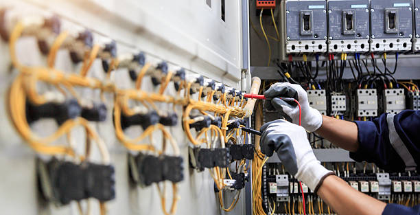 Professional Electrician technician working in Gordon Heights, NY
